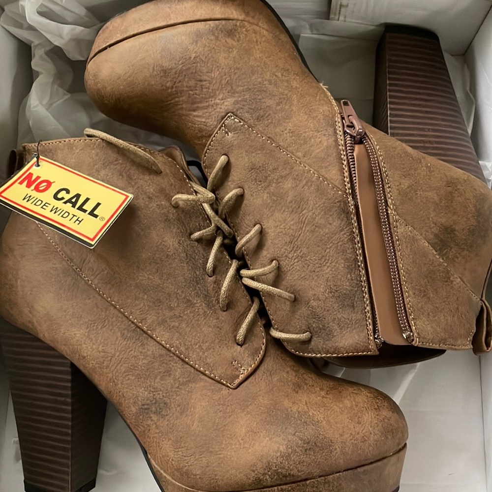 Chunky Heeled Ankle boot